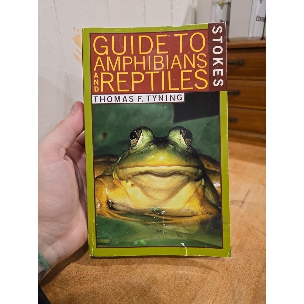 A Guide to Amphibians and Reptiles (Stokes Nature Guides) by Thomas F. Tyning